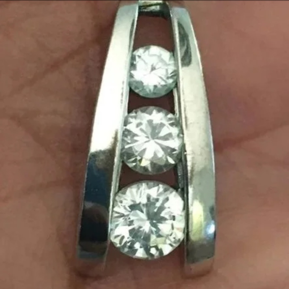 SALE 🎉925 STERLING SILVER CZ PENDANT🎉